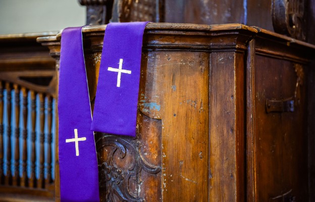 Informujemy, że SPOWIEDŹ w naszym Kościele odbywa się tylko przed Mszą św. lub po osobistym umówieniu się ze spowiednikiem Jezuitą. NIE MA SPOWIEDZI DEKANALNEJ w godzinach: 9:00-10:30 oraz 15:00-16:30!!!